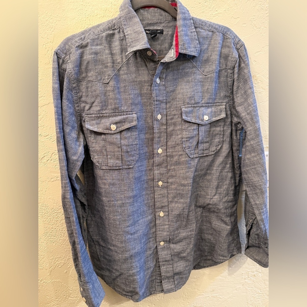 GAP Men’s Sz M Denim-Style Shirt with Red Accents Long Sleeved Button Up